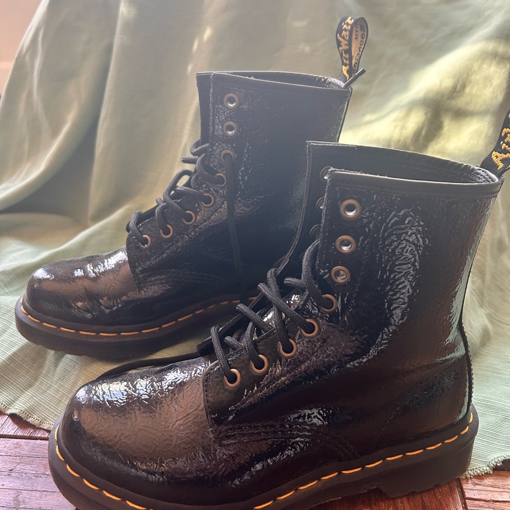 Dr. Martens Classic Black Lace-Up Boots 1460 patent leather